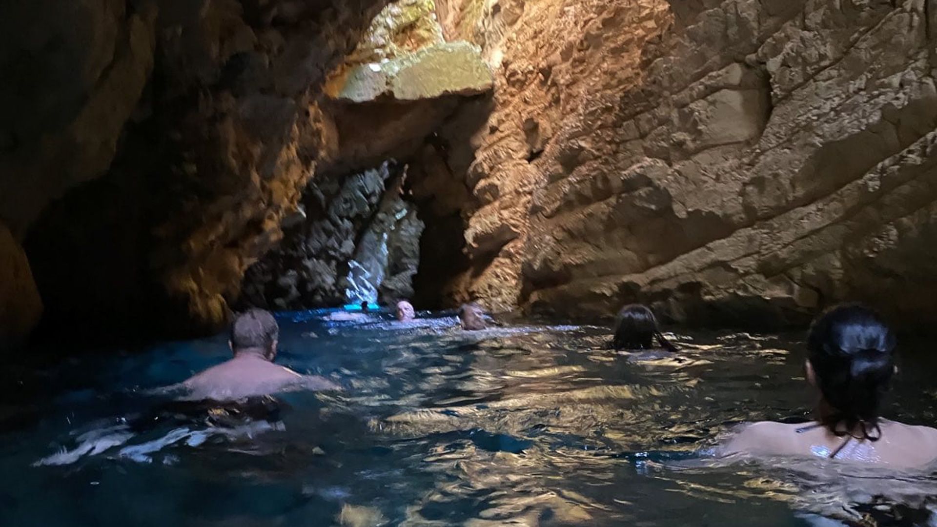 Entdecken Sie die faszinierende Golubinka-Höhle