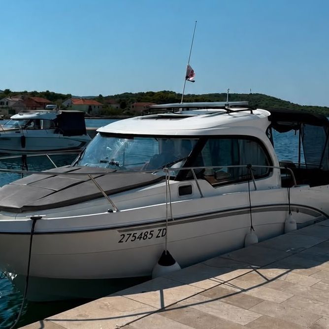 Bootsverleih Zadar – Beneteau Antares 8